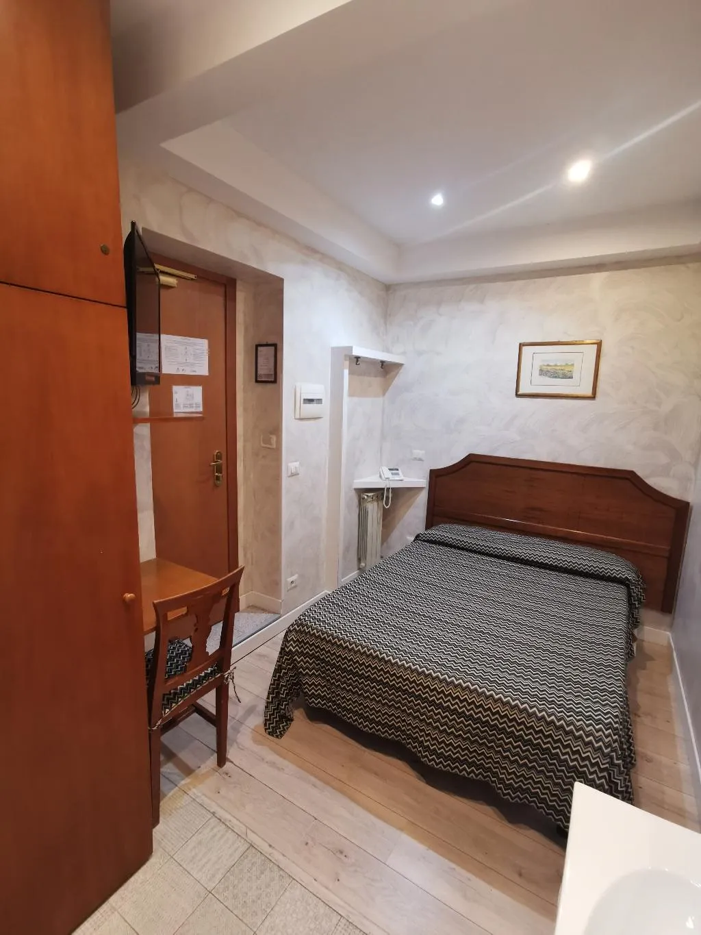 DOUBLE BASIC Room, Fiori, Rome