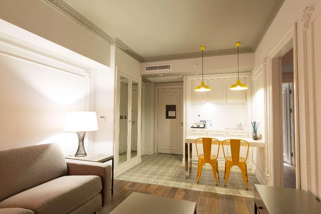 JUNIOR SUITE CAPACITY 1 Room, Doubletree By Hilton Izmir Airport, Izmir