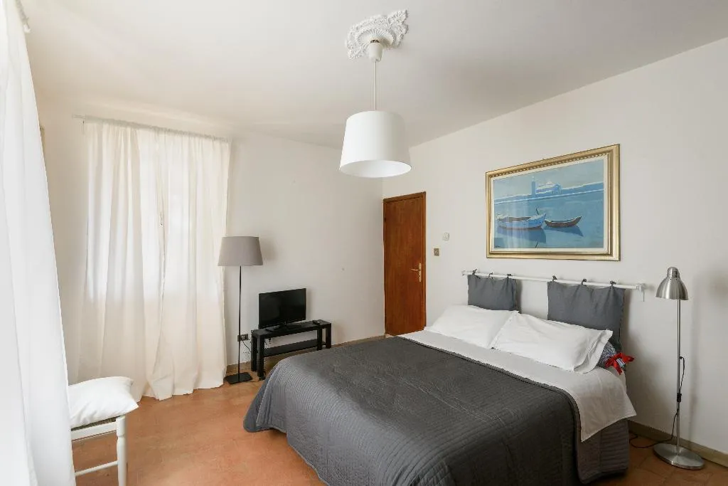 APARTMENT CAPACITY 2 Room, Un Petit Paradis, Perugia