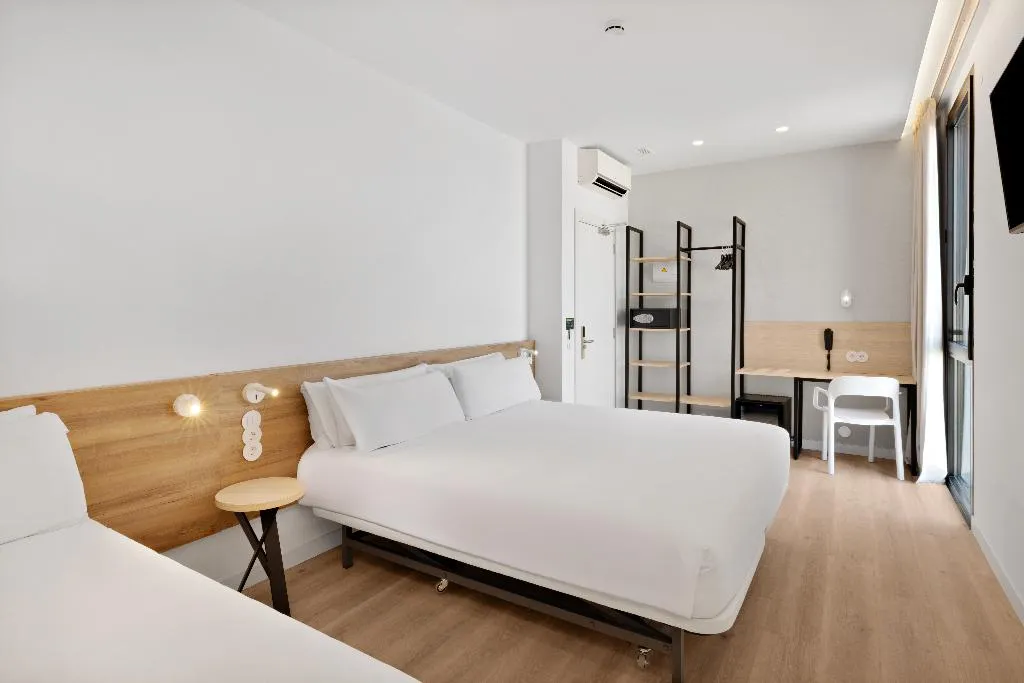 FAMILY ROOM STANDARD Room, B&B HOTEL Alicante Aeropuerto, Costa Blanca