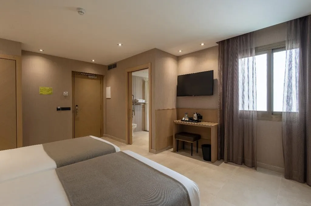 DOUBLE STANDARD Room, Gran Hotel Barcino 4*S, Barcelona