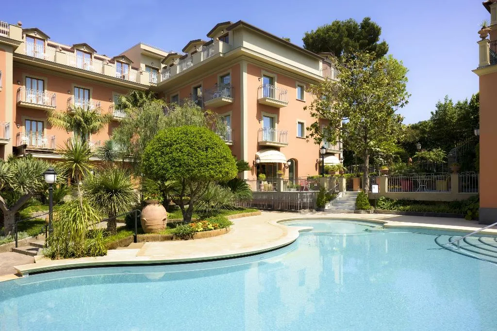 Pool, Grand Hotel Ambasciatori, Naples