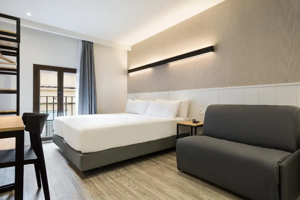 TRIPLE STANDARD Room, Acta bcn 40, Barcelona