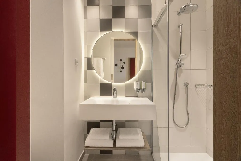 DOUBLE Accessible KING SIZE BED Room, Hampton By Hilton Malaga Martiricos, Costa Del Sol