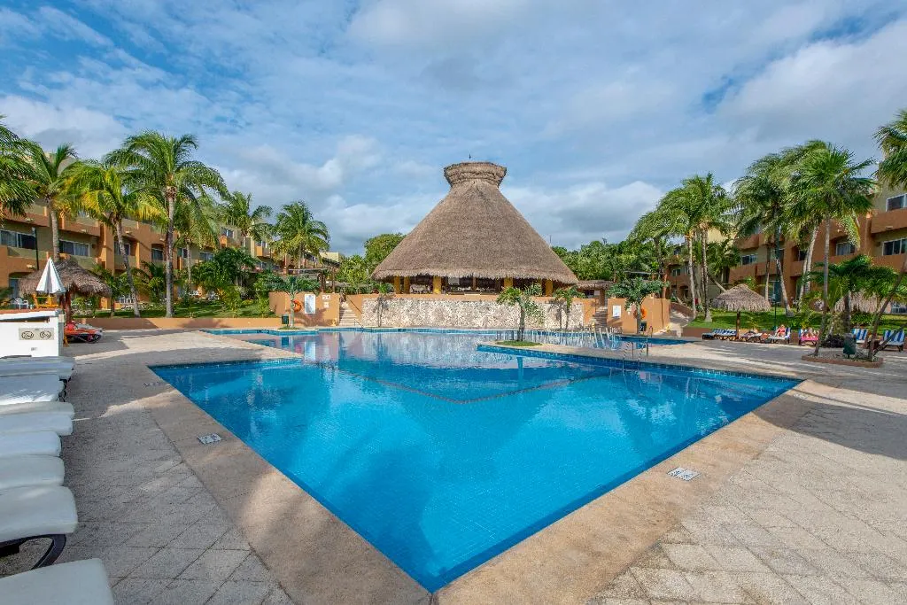 Pool, Viva Azteca by Wyndham Trademark All Inclus Resort, Cancun Area