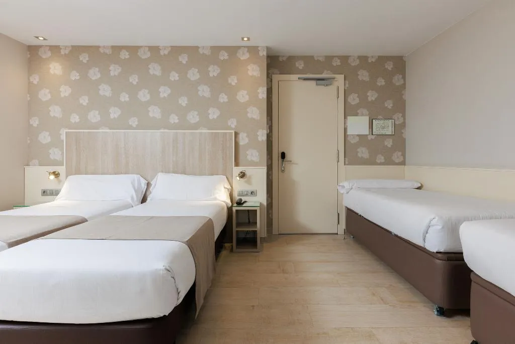 QUADRUPLE STANDARD Room, Santa Marta, Barcelona