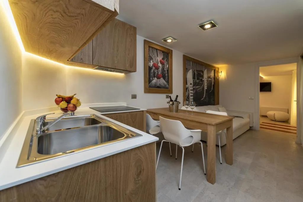 SUITE STANDARD Room, Ca' de la Fonte, Venice