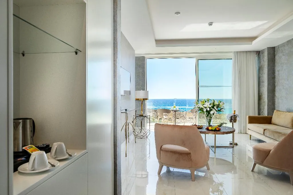 SUITE SEA FRONT Room, Chrysomare Beach Hotel & Resort, Cyprus