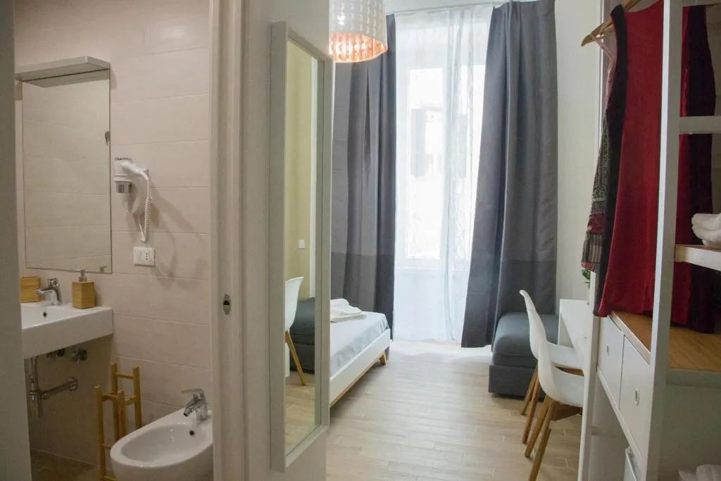 Room, Napolinn B&B, Naples