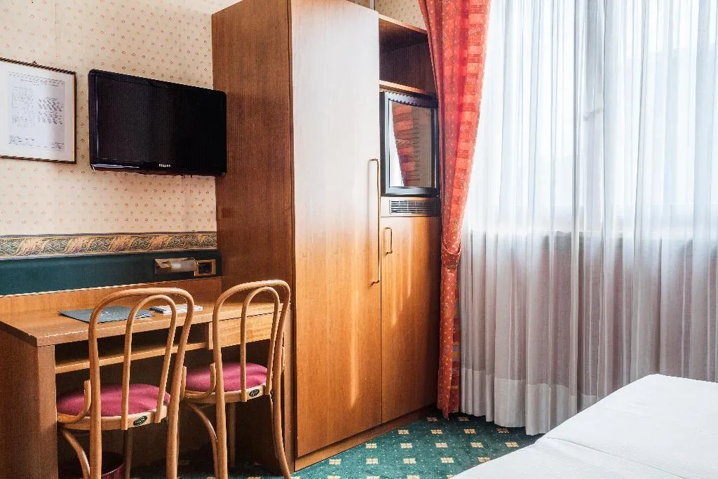 DOUBLE STANDARD Room, Hotel Des Etrangers, Milan