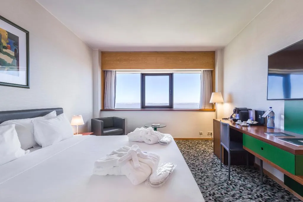 Double or Twin SUPERIOR Room, Ramada by Wyndham Lisbon, Lisbon