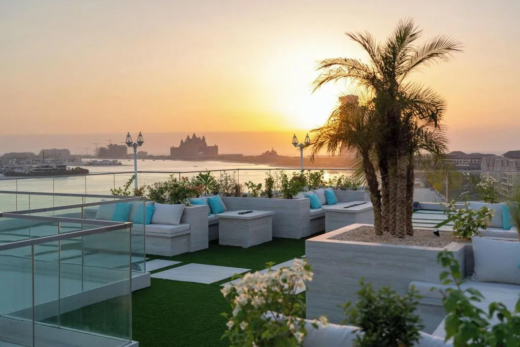 Bar, C Central Resort The Palm Dubai, Dubai