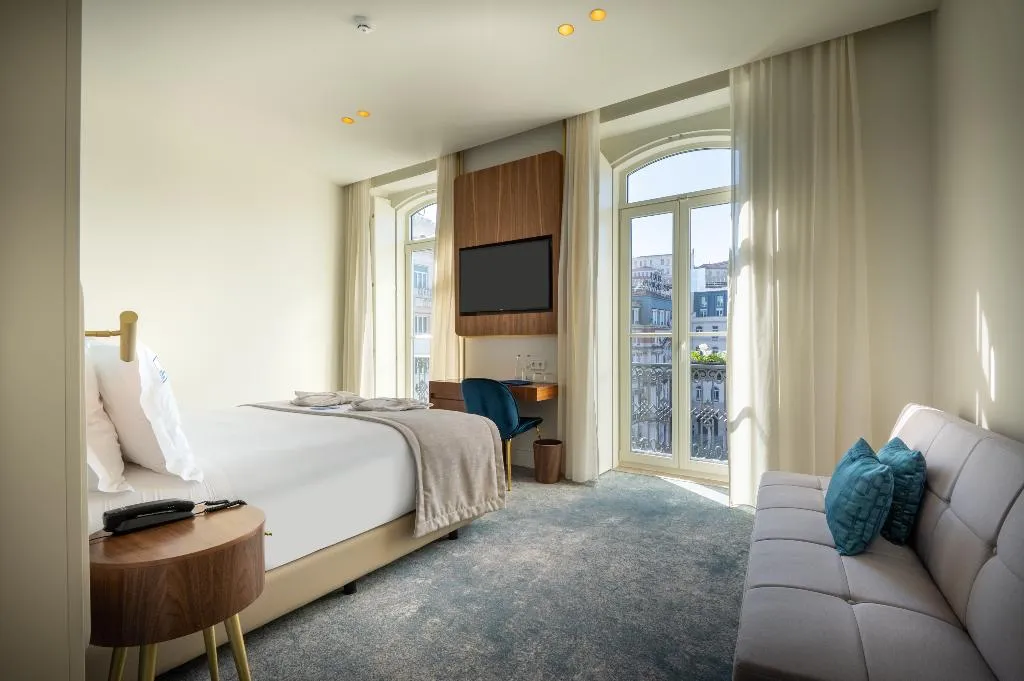Double or Twin DELUXE WITH BALCONY Room, Blue Liberdade Hotel, Lisbon