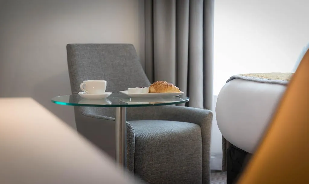 TWIN STANDARD Room, Maldron Hotel Dublin Airport, Dublin