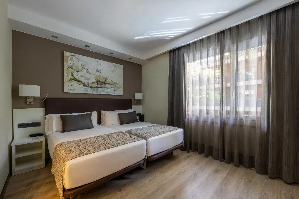 Double or Twin WITH BALCONY Room, Catalonia Castellnou, Barcelona