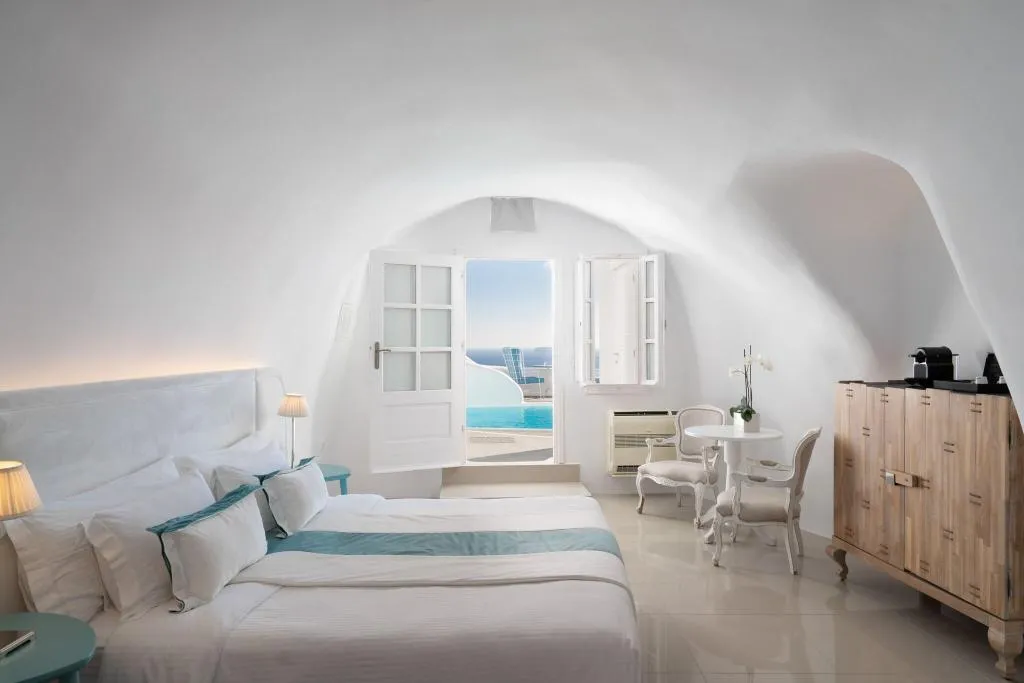 SUITE WITH PRIVATE POOL Room, Katikies Santorini - Gea House The Leading Hotels, Santorini