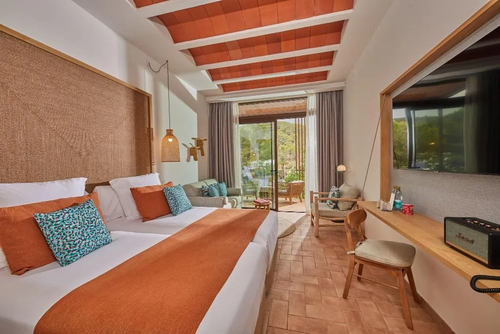 Room, Cala San Miguel Ibiza Res, Curio Colllec by Hilton, Ibiza