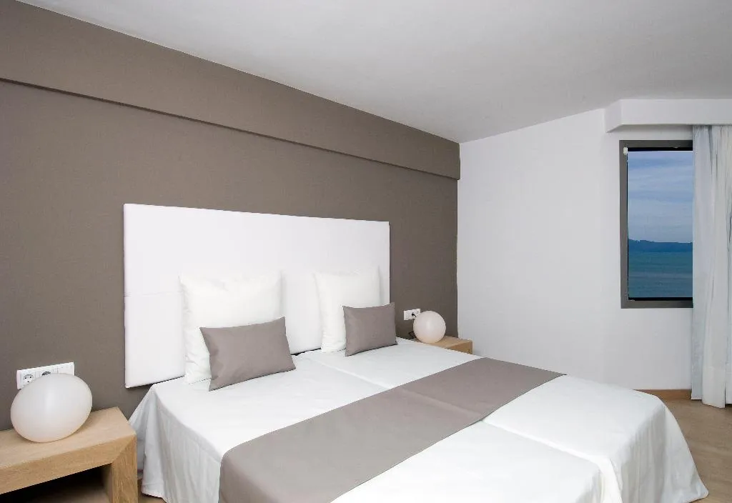 SUITE CAPACITY 4 Room, Playa Esperanza Suites, Majorca