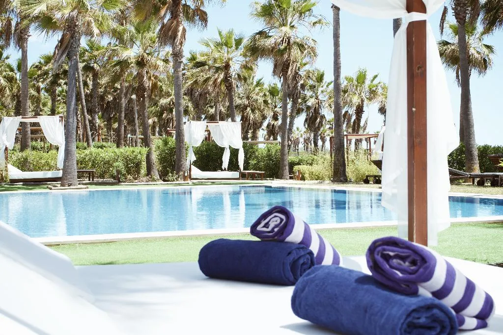Pool, Wine & Books by the sea - Algarve Resort, Algarve