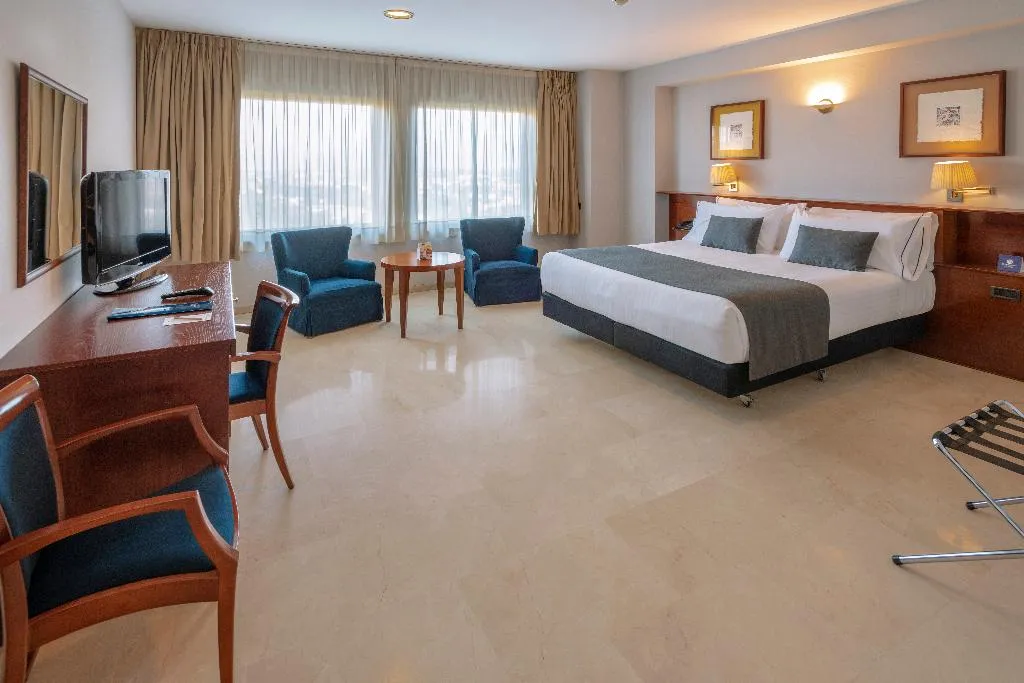 Double or Twin PREMIUM Room, Gran Hotel Rey Don Jaime, Barcelona