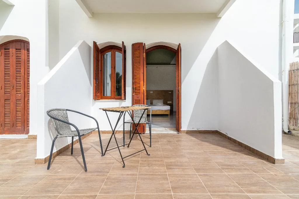 QUADRUPLE ONE BEDROOM ONE BATHROOM Room, Prince Of Lillies, Crete