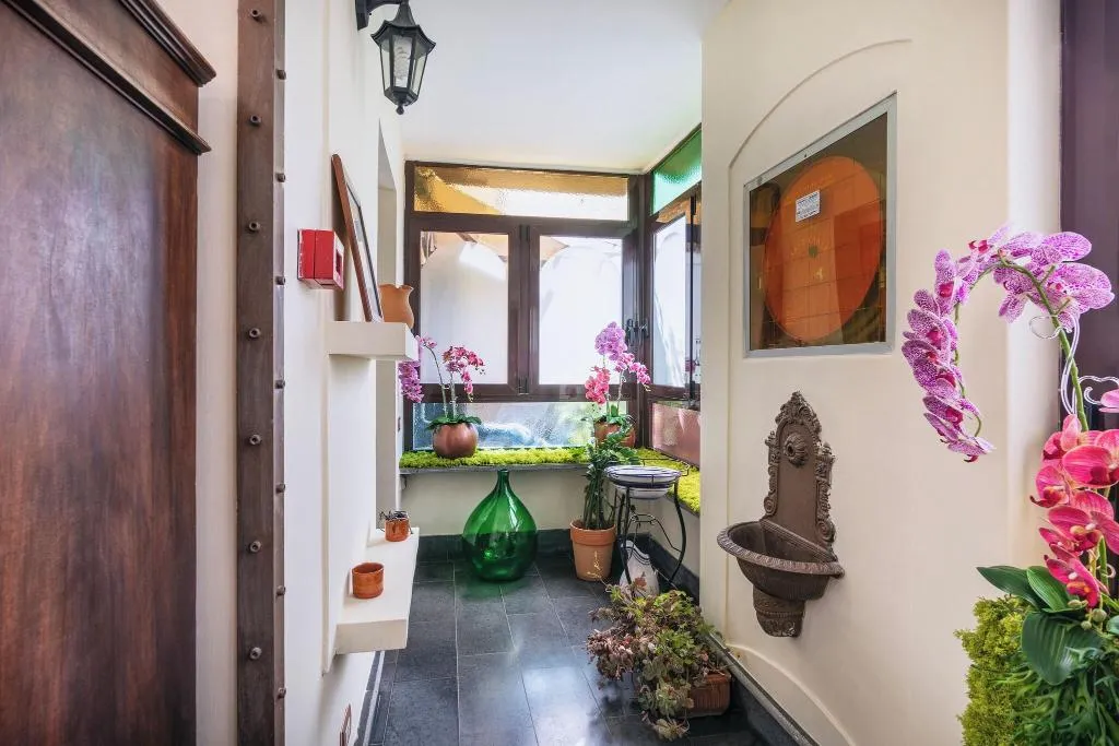 Lobby, Il Convento, Naples