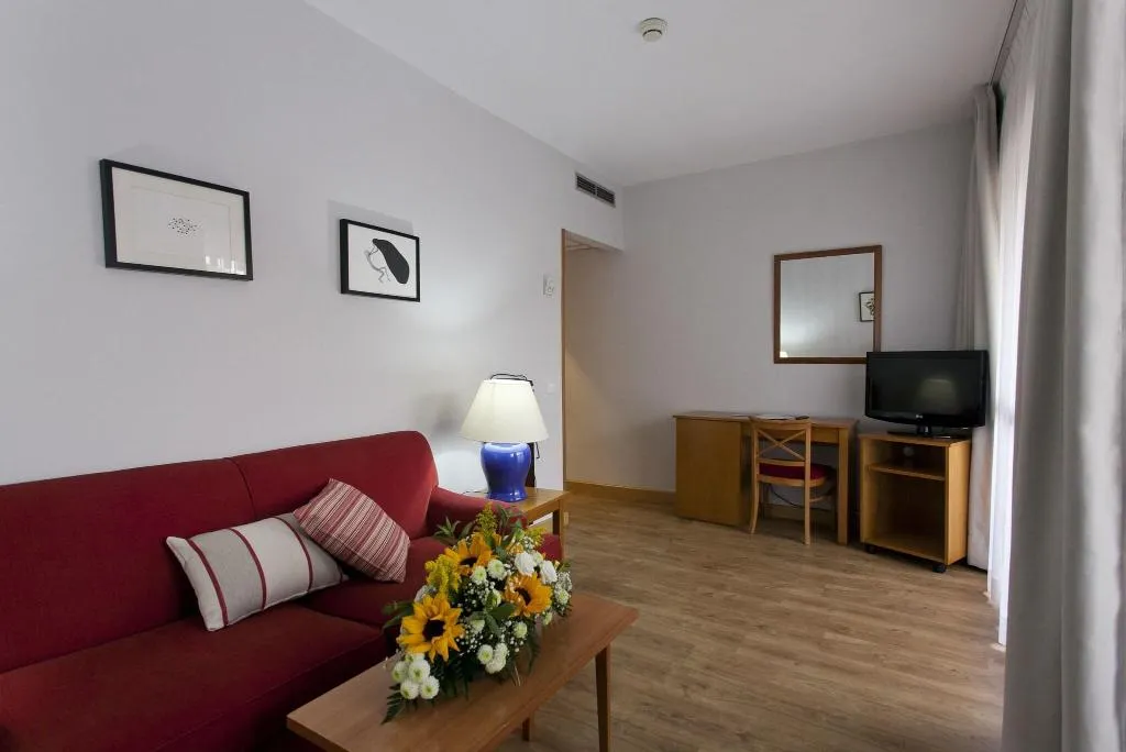JUNIOR SUITE TWO BEDS Room, Muralto Madrid Princesa, Madrid
