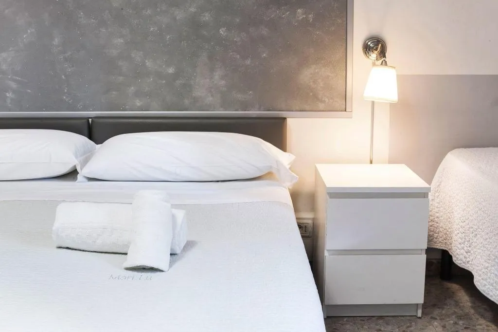 Room, Melody House, Florence