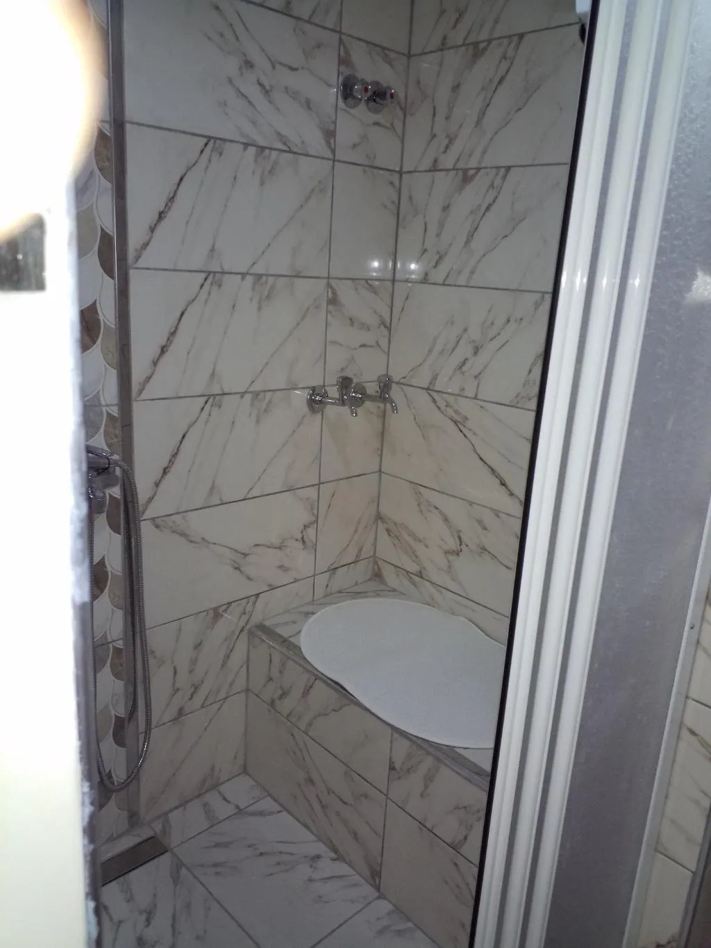 Room, Kamelya, Dalaman