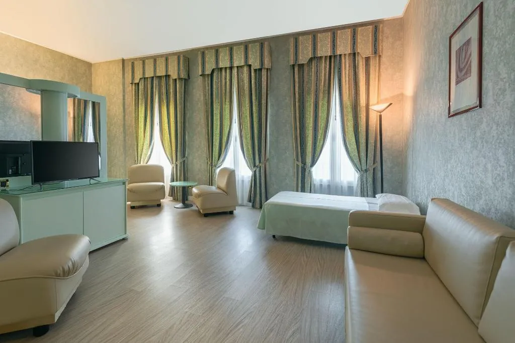 Room, Terme Savoia, Venice