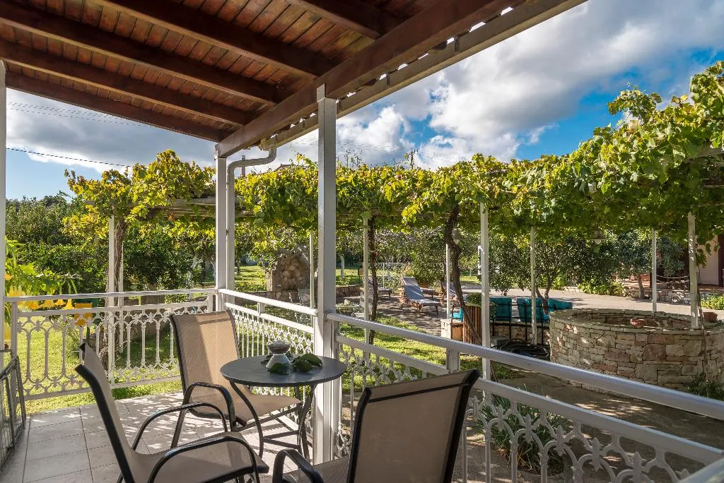 APARTMENT GARDEN VIEW Room, Villa Ganios, Kalamata