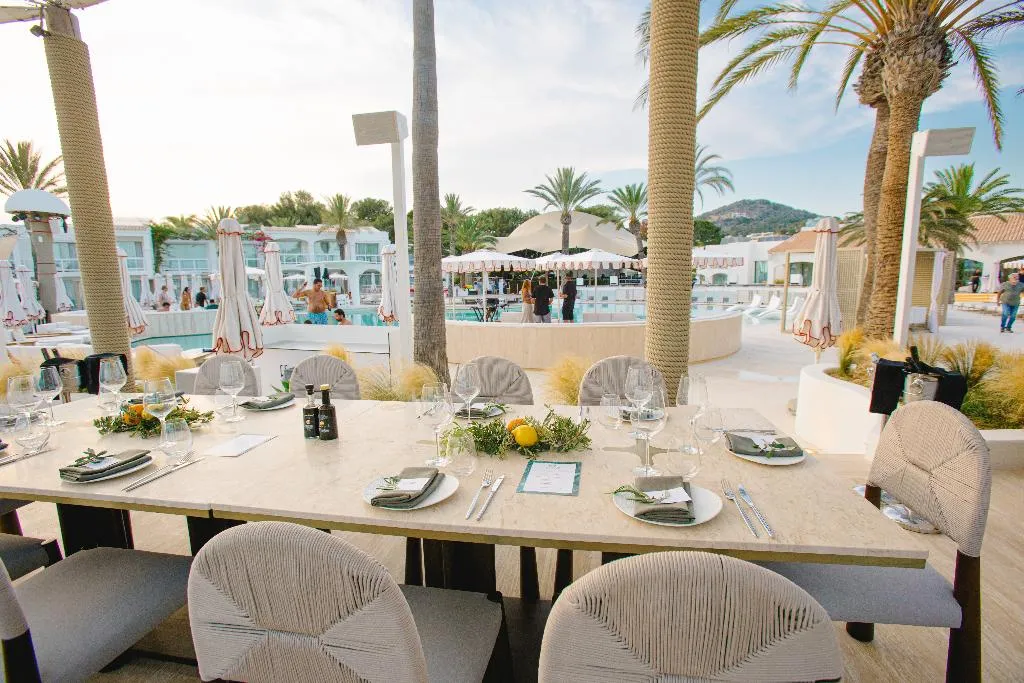 Bar, Destino Five Ibiza 5 Grand Luxe Resort, Ibiza