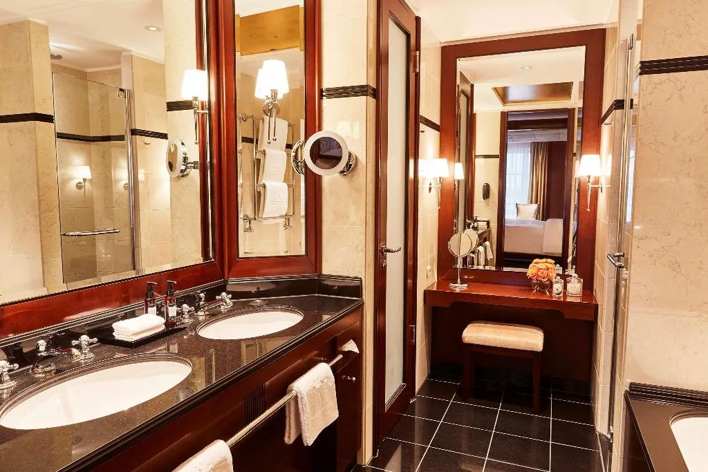SUITE DELUXE Room, Adlon Kempinski Berlin, Berlin