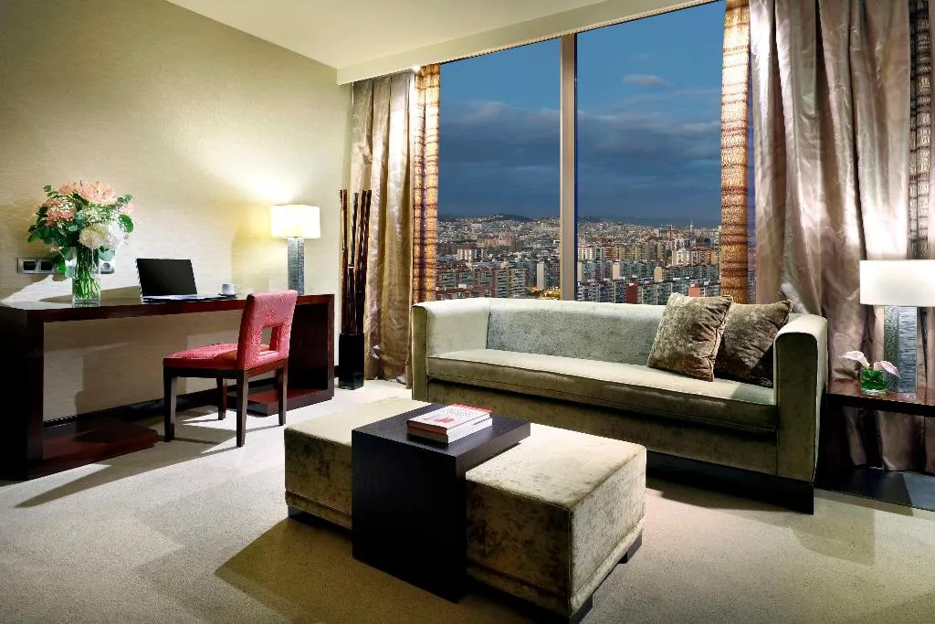 SUITE KING SIZE BED Room, Hyatt Regency Barcelona Tower, Barcelona