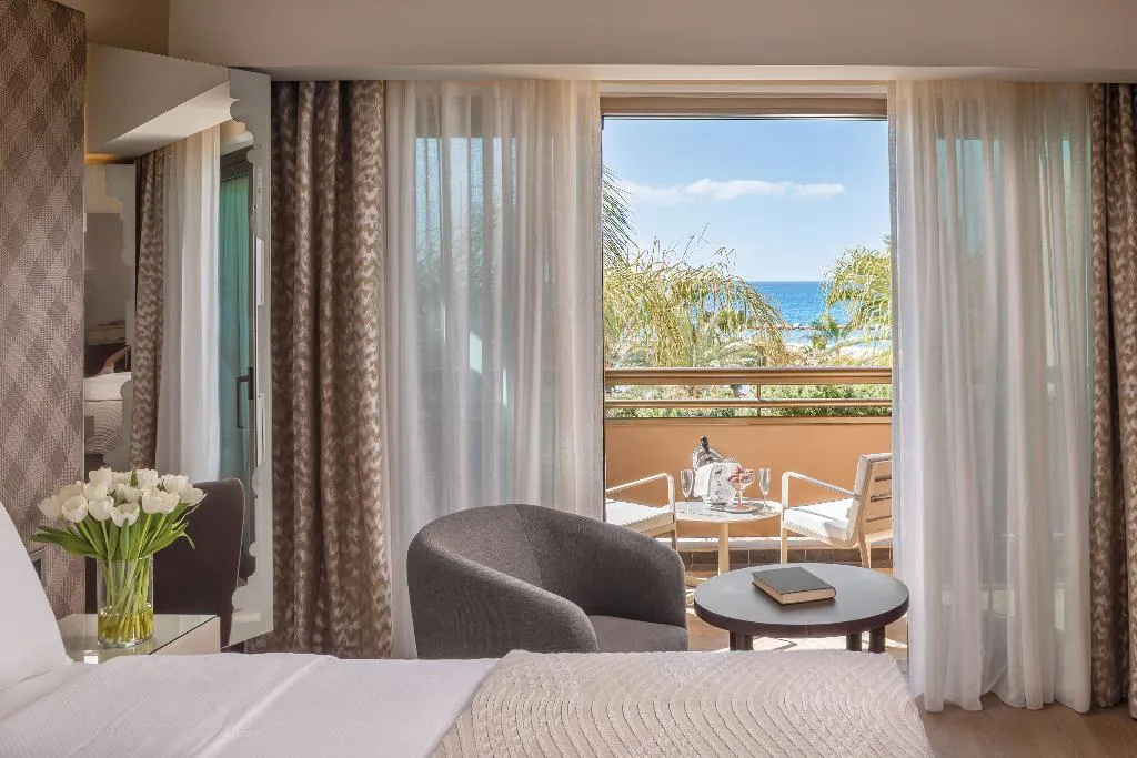 STUDIO BEACH FRONT Room, Four Seasons Hotel, Cyprus