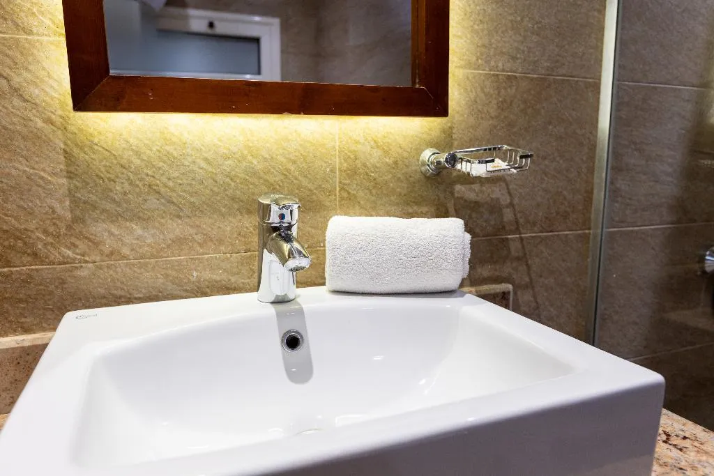 SINGLE STANDARD Room, Pyramids Yard Hotel, Cairo