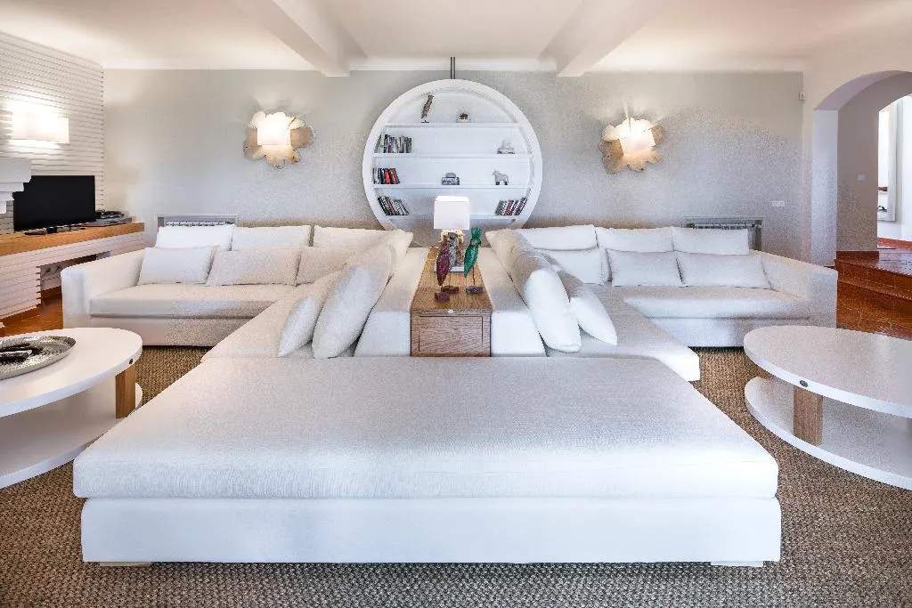 VILLA SIX BEDROOMS WITH PRIVATE POOL Room, Shantivillas, Algarve