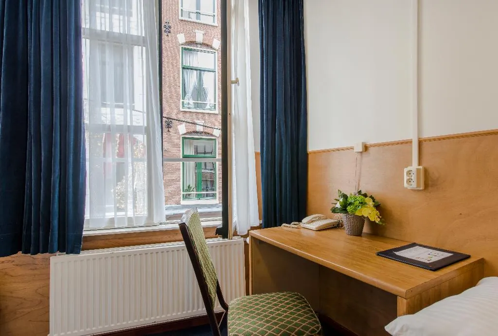 TRIPLE STANDARD Room, Hotel Van Gelder, Amsterdam