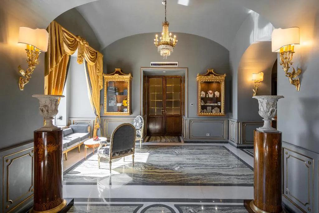 Lobby, Grand Hotel Parker's, Naples