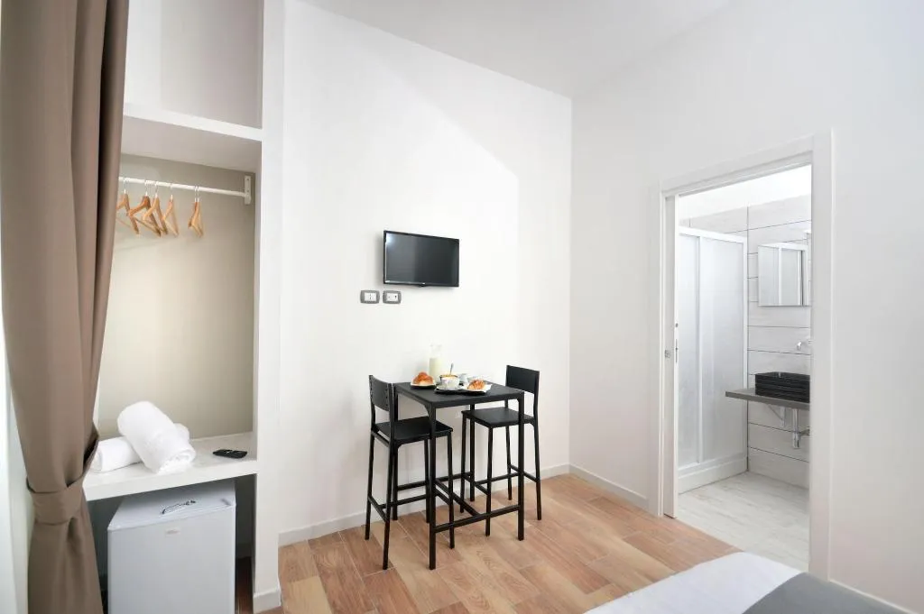 Room, B&B Central Station Napoli, Naples