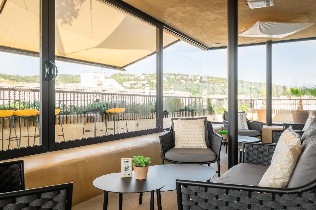 Bar, Delfin, Costa Brava