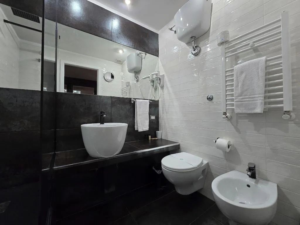 Room, Domus Monamì Luxury Suites, Rome