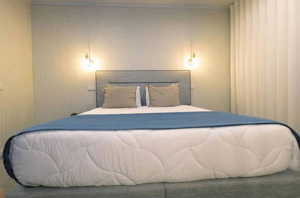 Double or Twin WITH DOUBLE BED Room, America, Porto