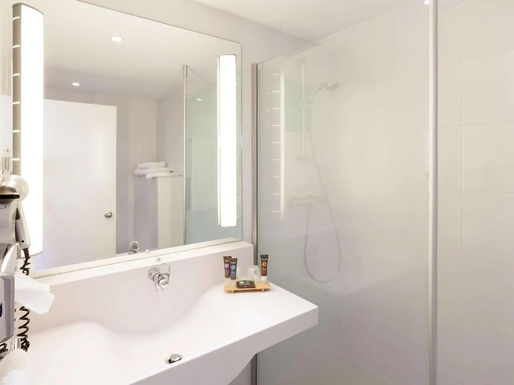 DOUBLE EXECUTIVE QUEEN BED Room, Novotel Madrid Feria and Airport, Madrid
