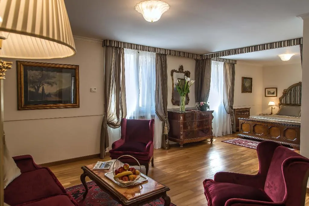 JUNIOR SUITE STANDARD Room, Forum, Rome