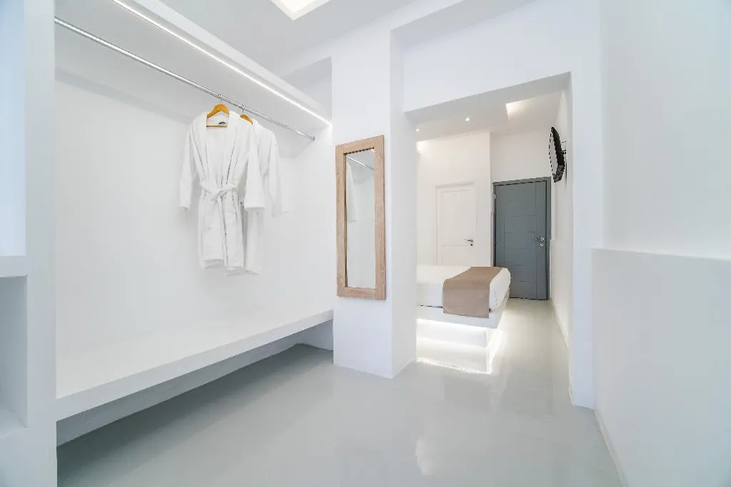 SUITE DELUXE SEA VIEW Room, Serenita Luxury Suites, Santorini
