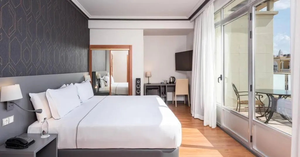 Room, Hotel Madrid Plaza de España Affiliated by Meliá, Madrid