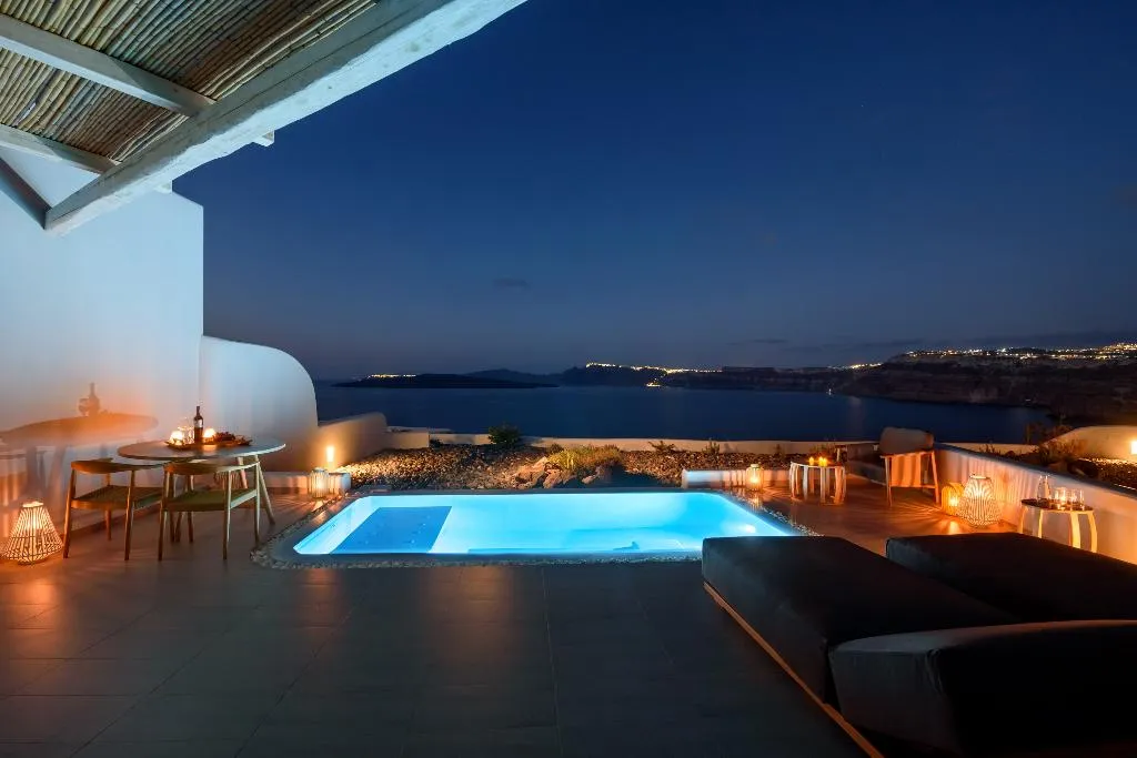 SUITE DELUXE WITH PRIVATE POOL Room, Neptune Luxury Spa Suites, Santorini