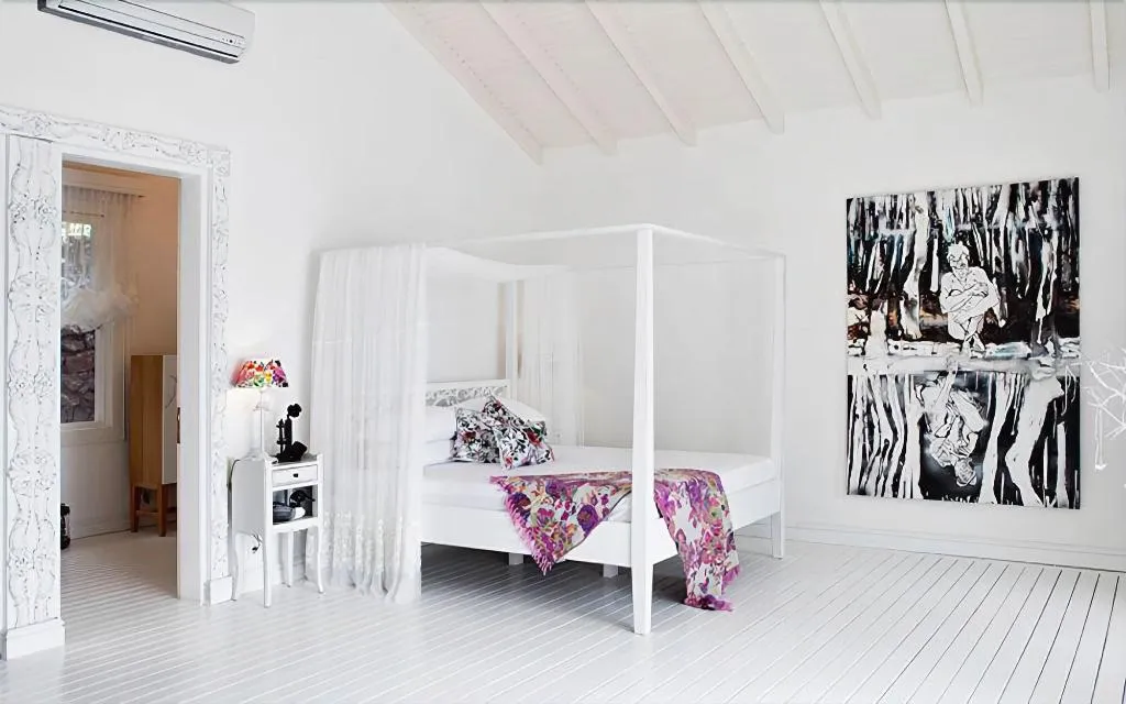 Room, Sabrina's Haus, Dalaman