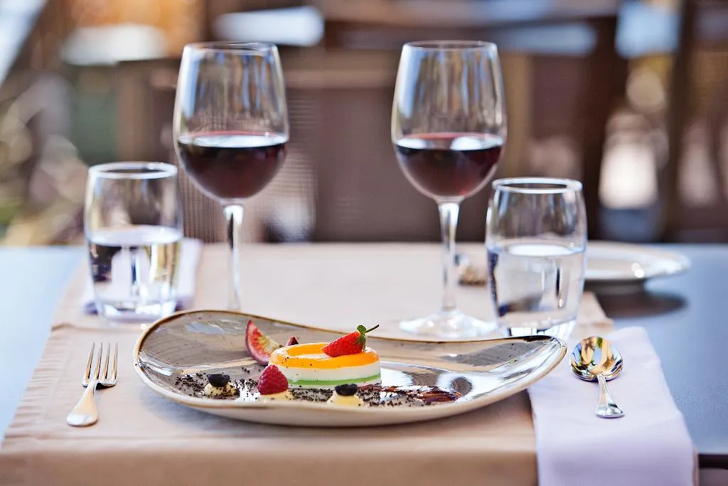 Restaurant, Wine & Books by the sea - Algarve Resort, Algarve